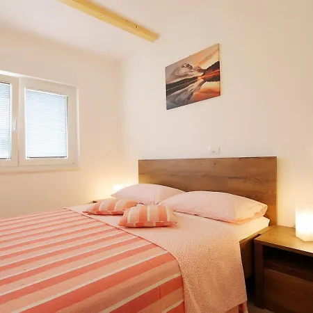 Apartament Sonja 2 *