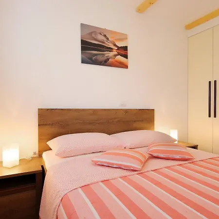 Apartament Sonja 2 *